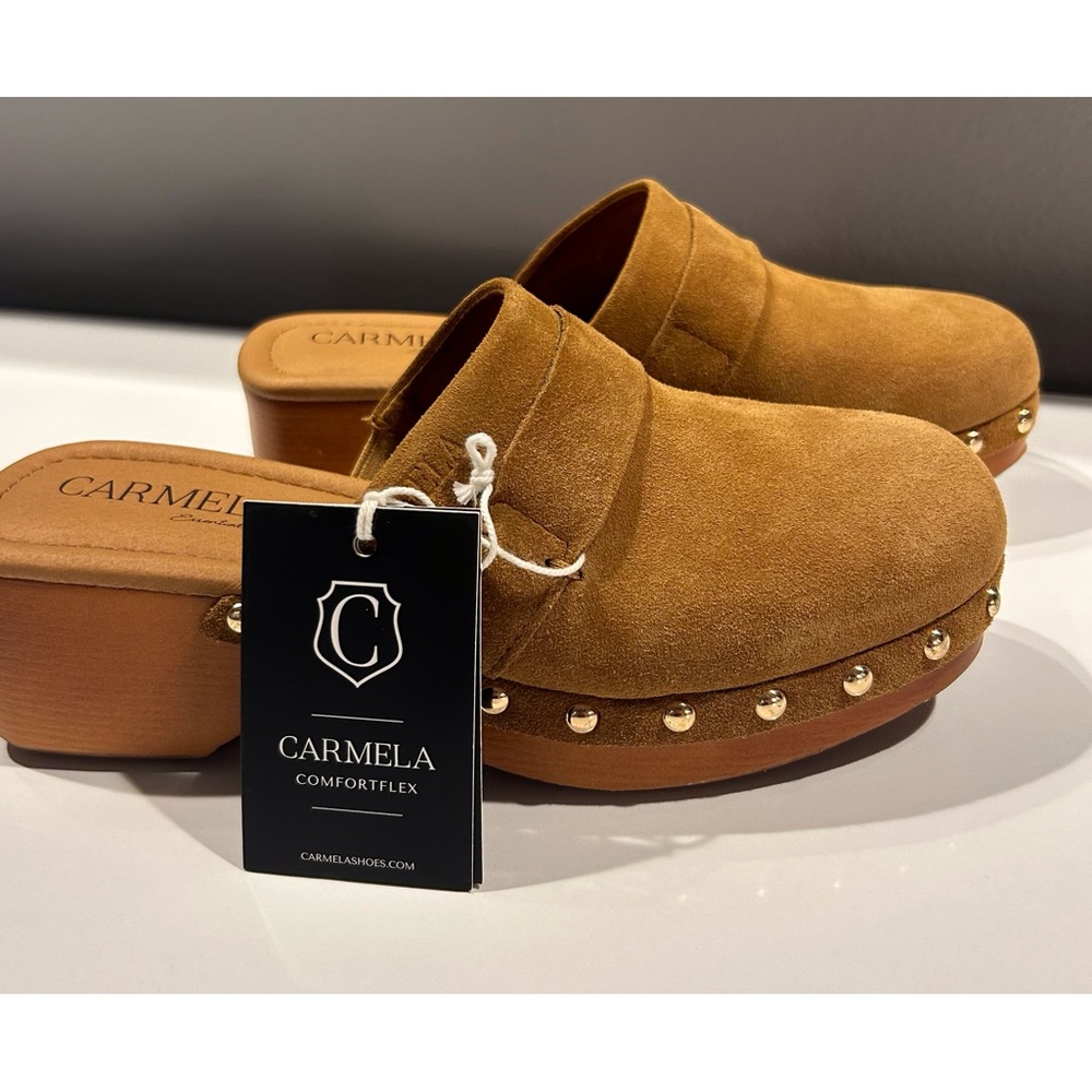 Carmella suede clogs size 8 new without box